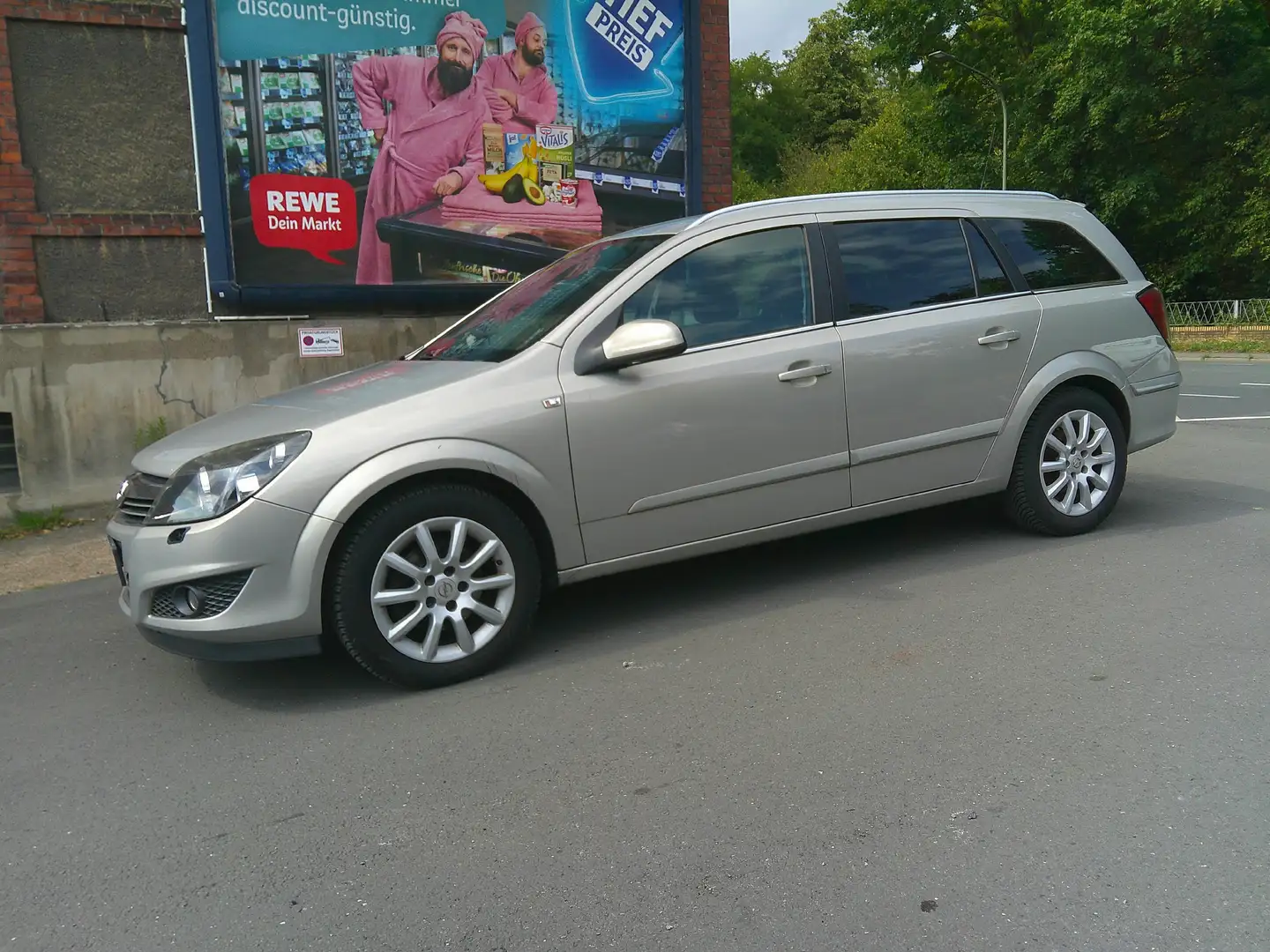 Opel Astra LPG*1-HAND*EURO-4*TÜV/05/2027*KLIMA*ALU*NSW*AHK Bej - 2
