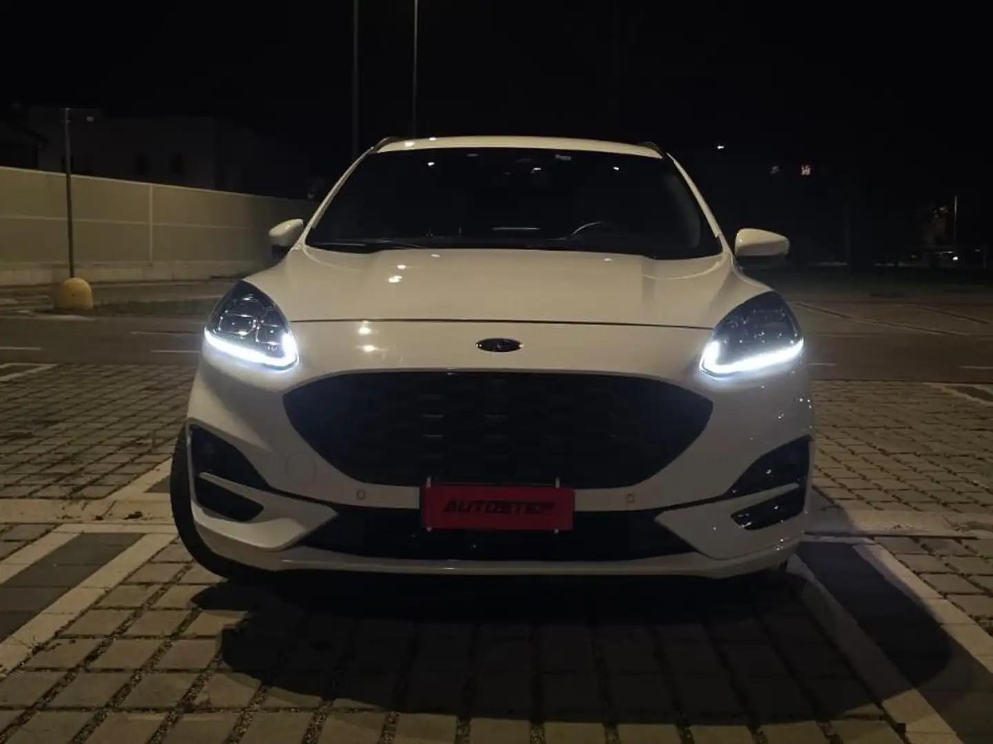 Ford Kuga St-Line X PHEV Bianco - 2