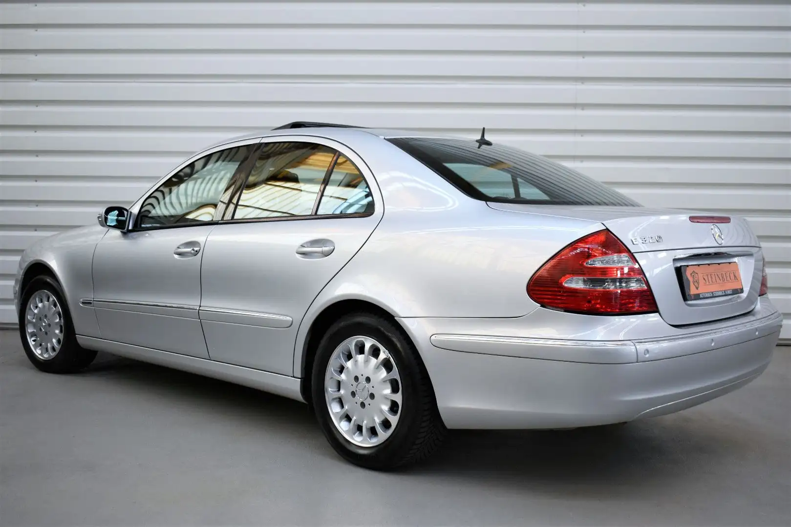 Mercedes-Benz E 320 Elegance+Navi+Automatik+SHZ+Xenon Argent - 2