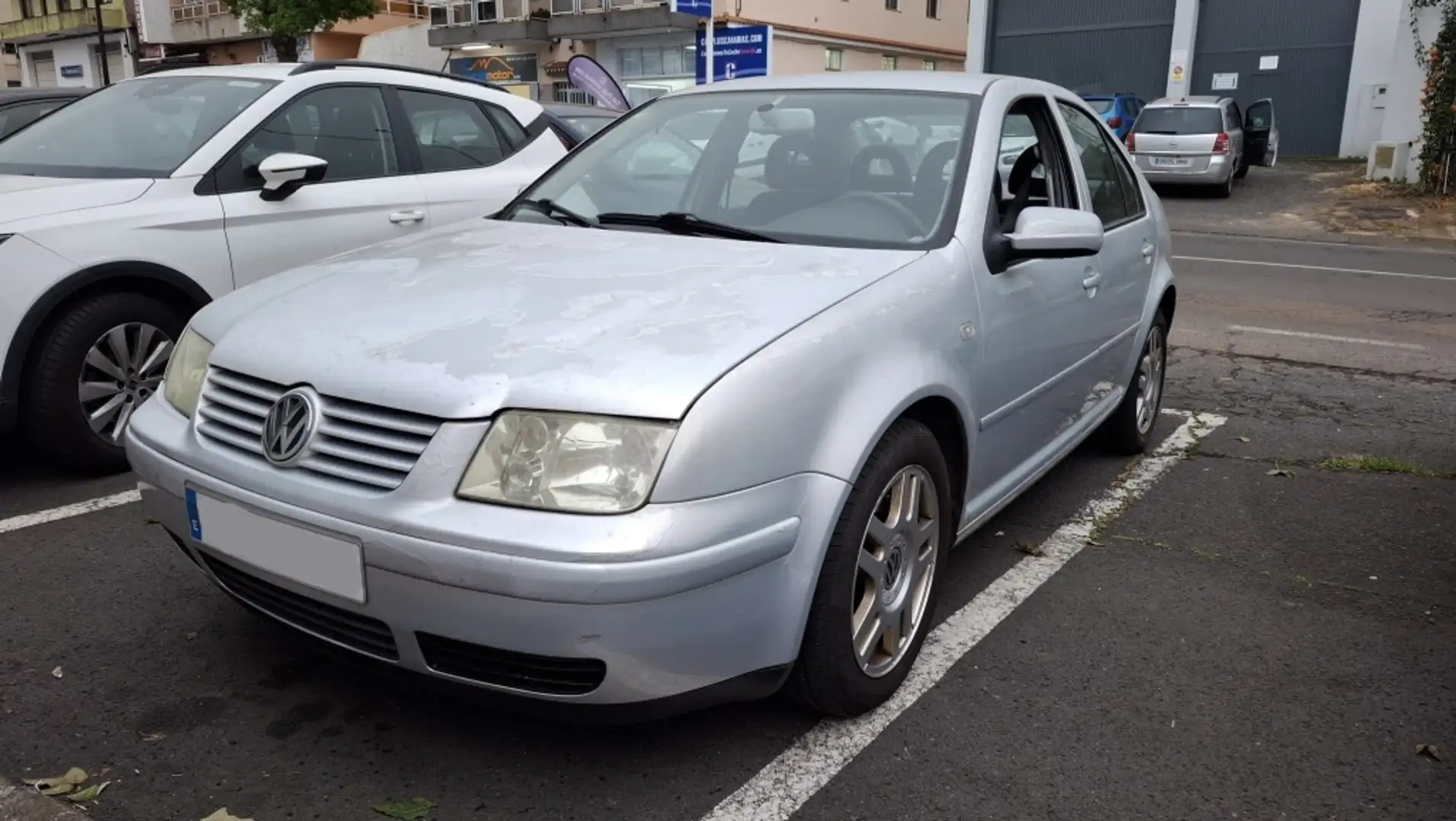 Volkswagen Bora 1.6 Highline Plateado - 1