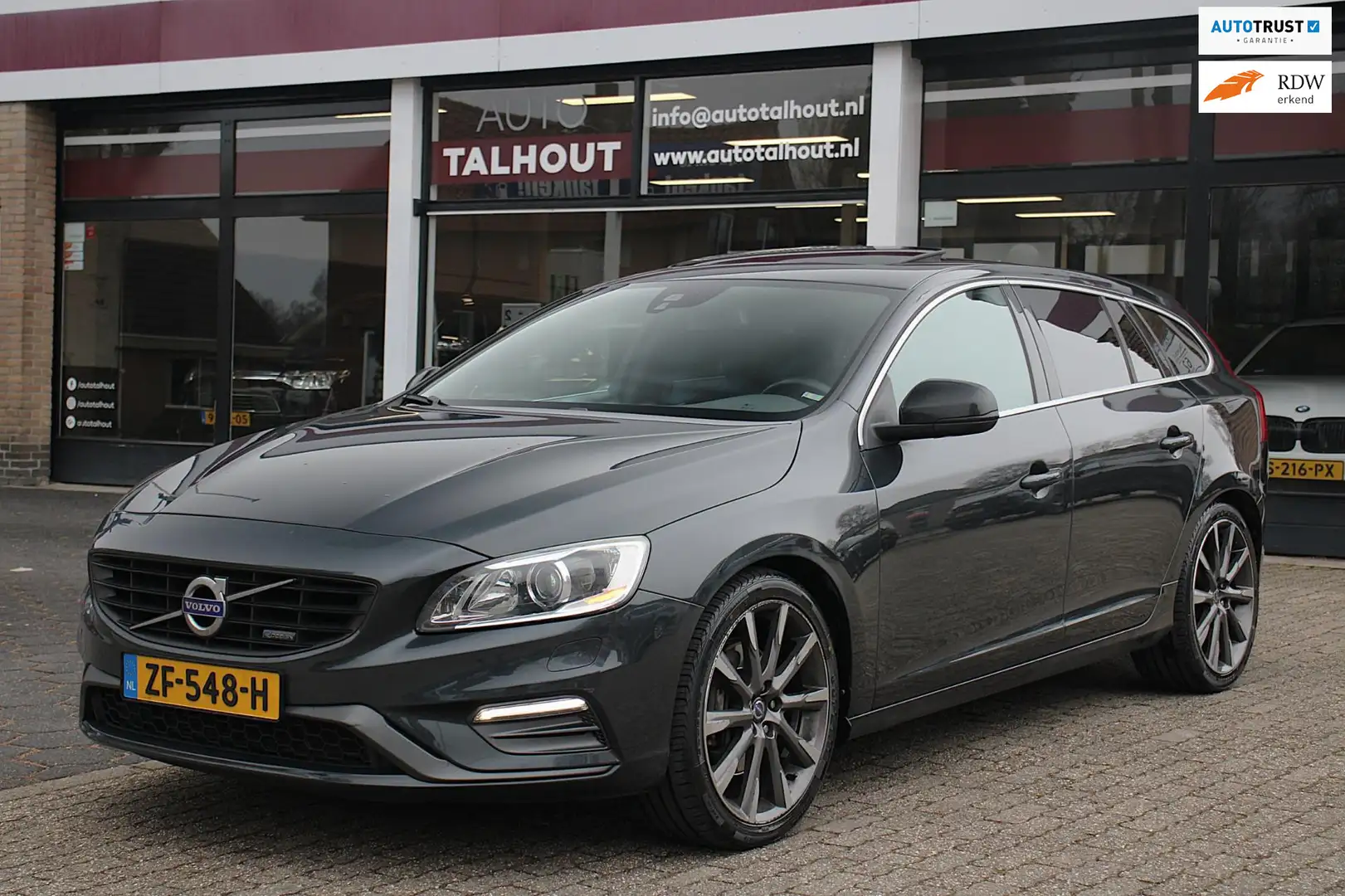 Volvo V60 2.0 T5 Summum R-Design | Schuifdak, Navigatie, Nie Grau - 1