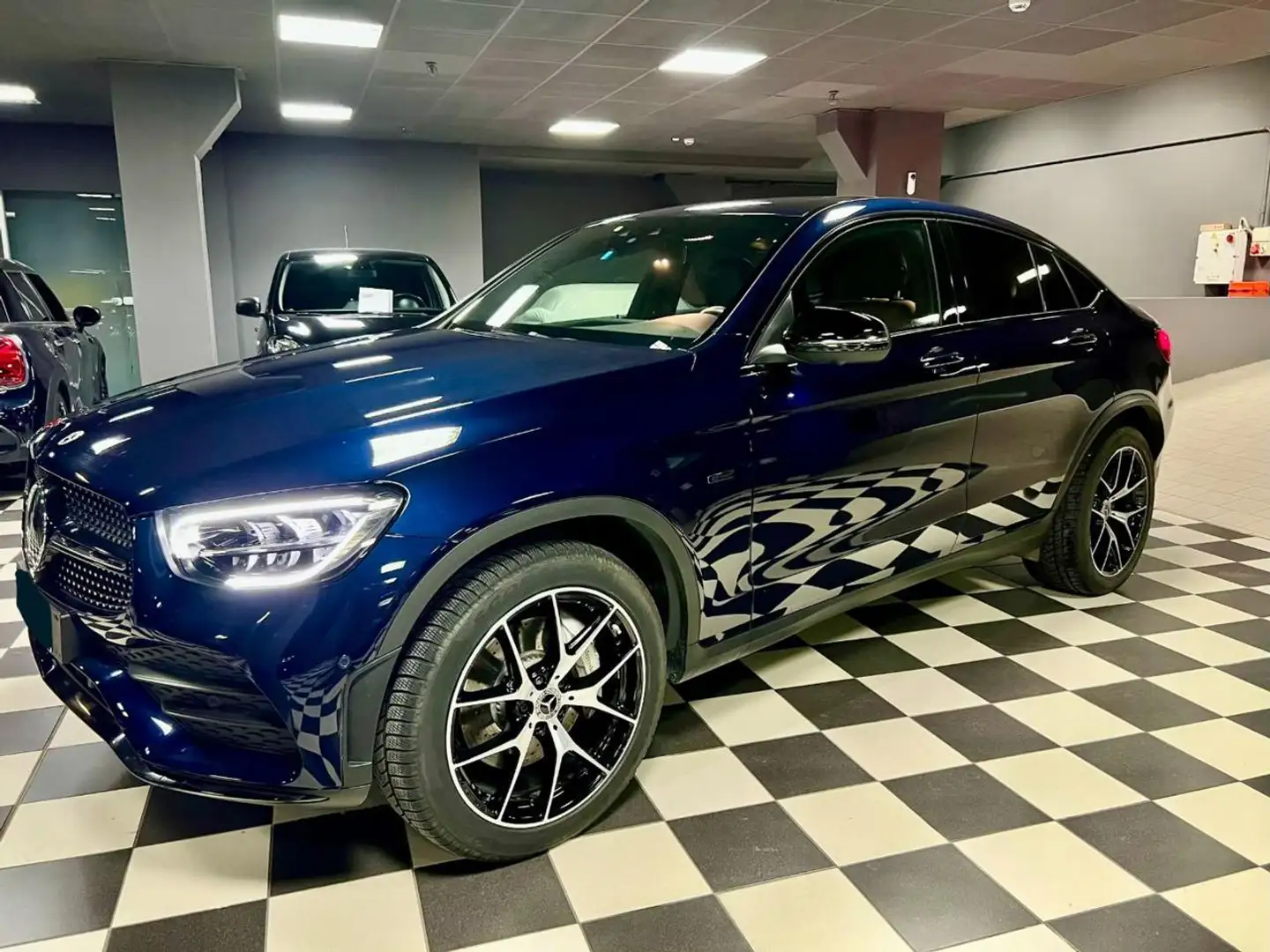 Mercedes-Benz GLC 300 e 4Matic EQ-Power Coupé Premium Blau - 1