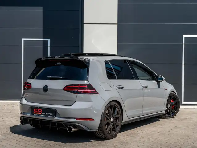 Volkswagen Golf view 2