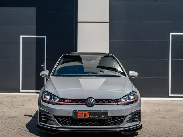 Volkswagen Golf view 5