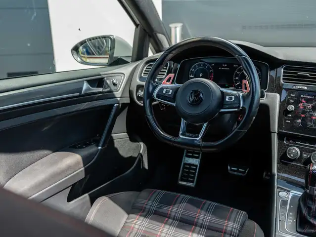 Volkswagen Golf view 14
