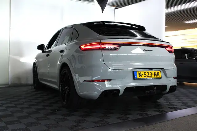 Porsche Cayenne view 11