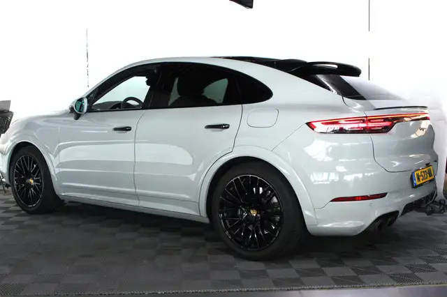 Porsche Cayenne view 14