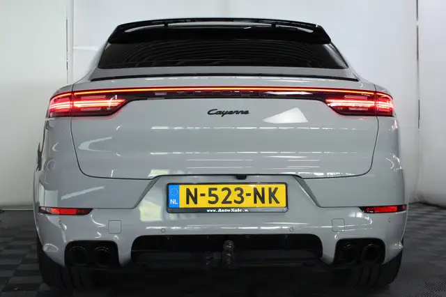 Porsche Cayenne view 12