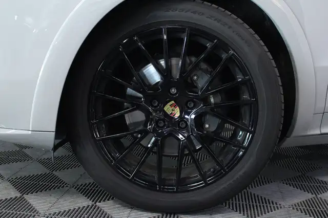 Porsche Cayenne view 5
