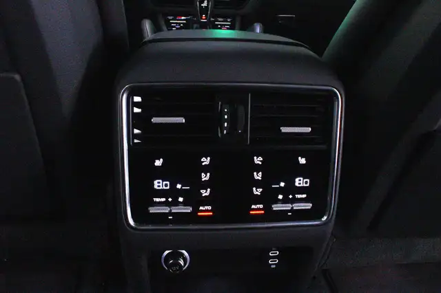 Porsche Cayenne view 10