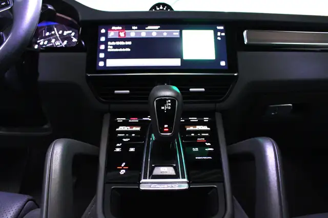 Porsche Cayenne view 9