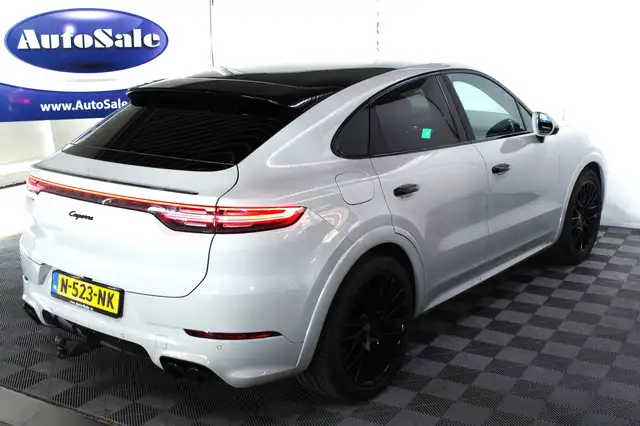 Porsche Cayenne view 13