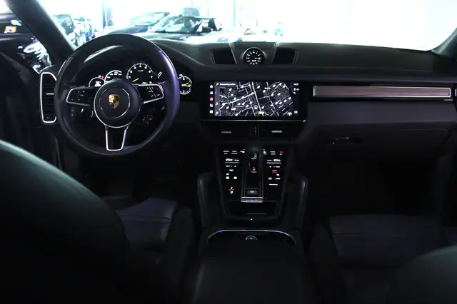 Porsche Cayenne view 7