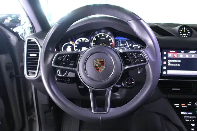 Porsche Cayenne view 8