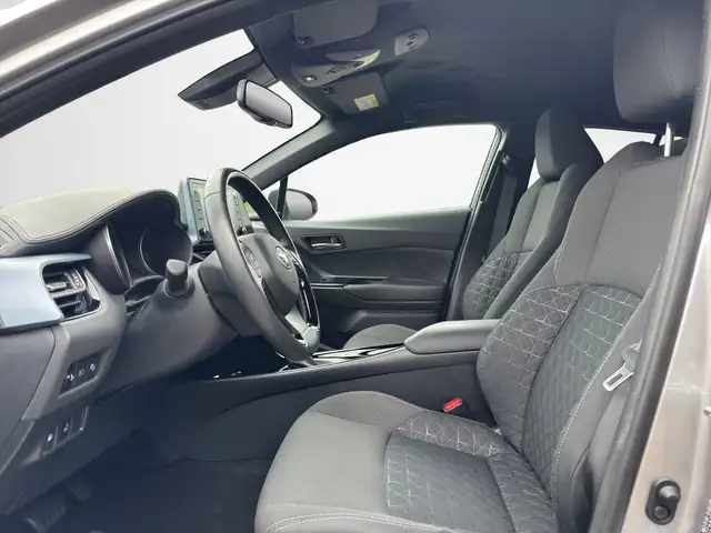 Toyota C-HR view 9