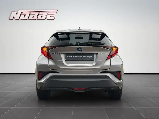 Toyota C-HR view 4