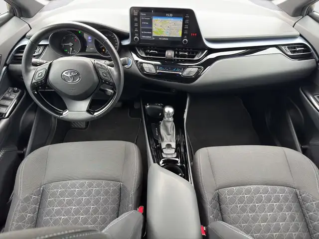 Toyota C-HR view 13