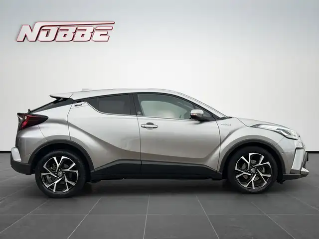 Toyota C-HR view 6