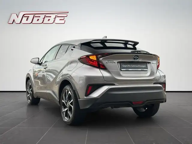 Toyota C-HR view 3