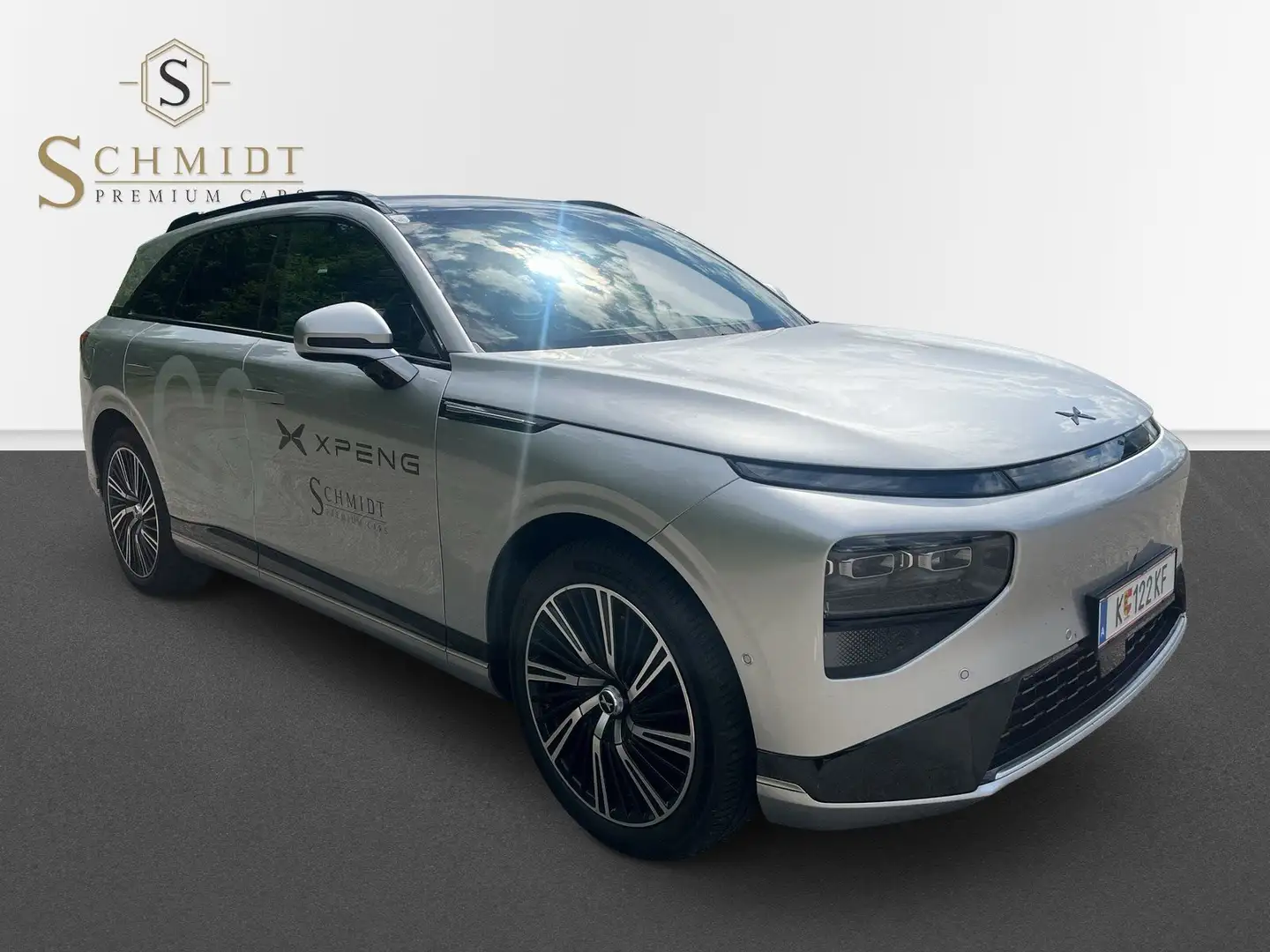 Xpeng G9 423 kW AWD Performance Silber - 2