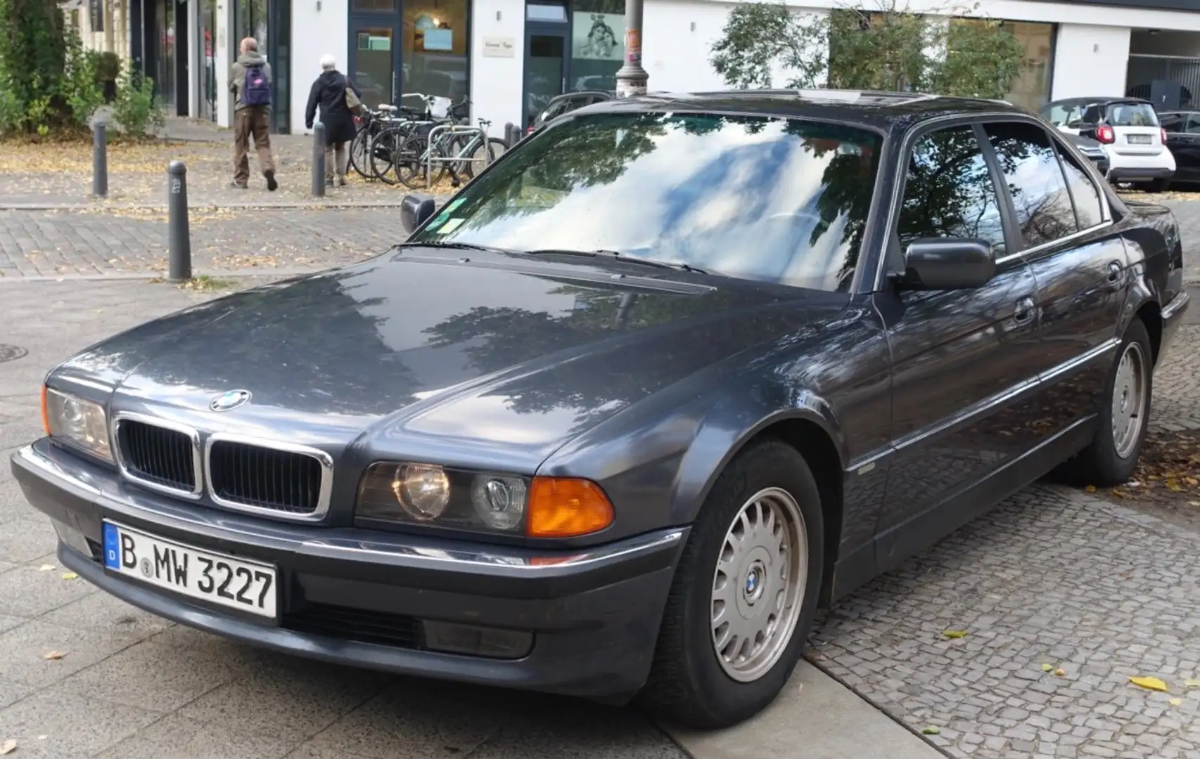 BMW 728 728iL Niebieski - 2