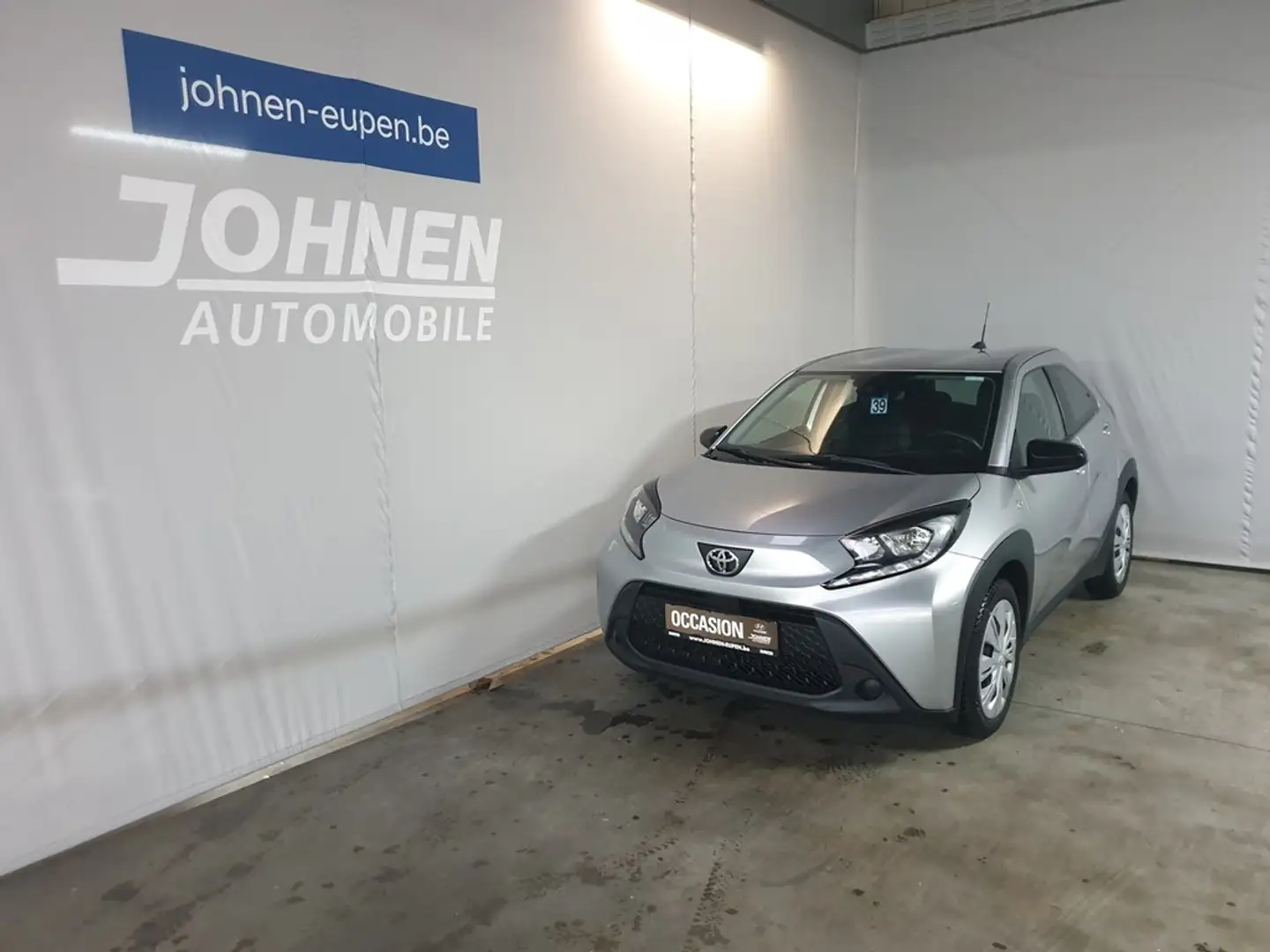 Toyota Aygo X VVT-i Air Pulse GARANTIE COSTR. JUSQUE 10/2032 Argent - 1