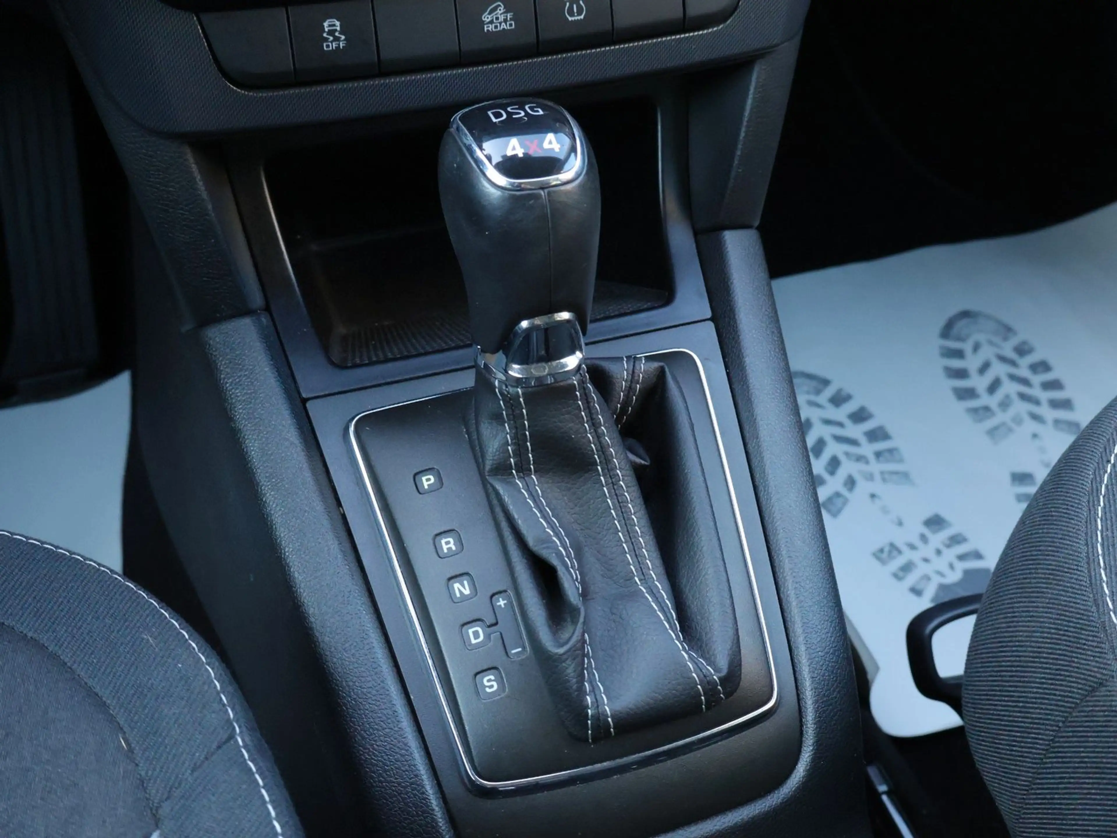 Skoda Yeti Outdoor 2.0 TDI 4x4 DSG Adventure SHZ-8Fach — photo 12