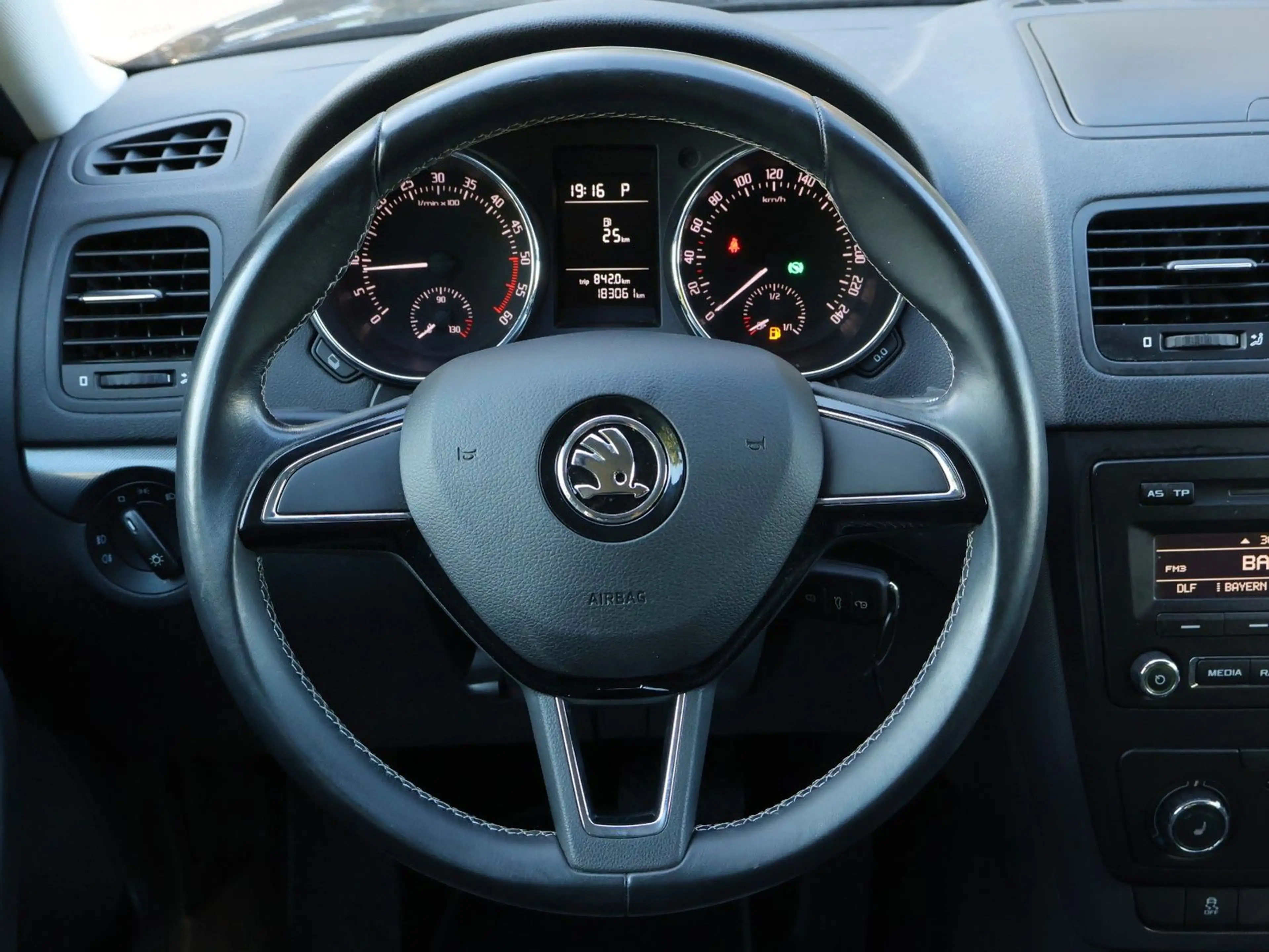Skoda Yeti Outdoor 2.0 TDI 4x4 DSG Adventure SHZ-8Fach — photo 13
