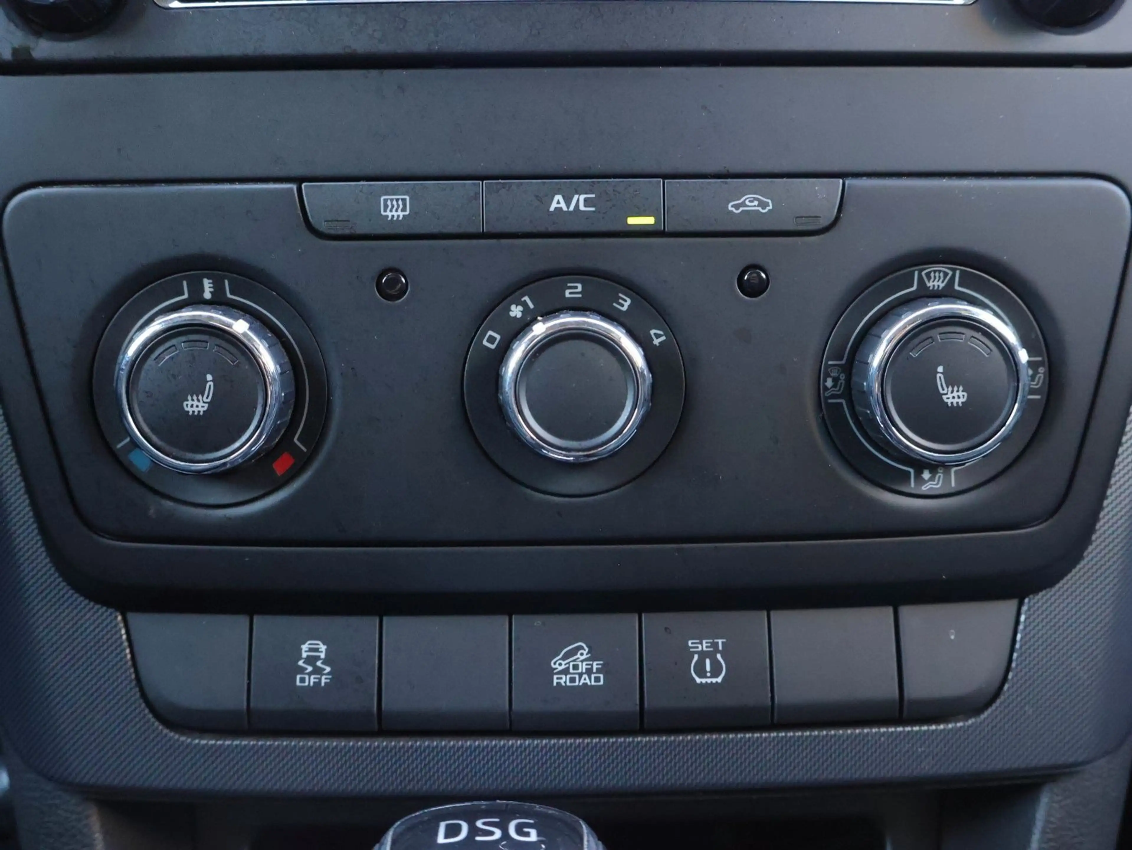 Skoda Yeti Outdoor 2.0 TDI 4x4 DSG Adventure SHZ-8Fach — photo 11