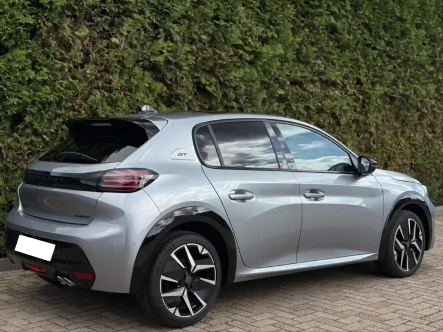 Peugeot 208 1.2i Hybrid 136 e-DCS6 GT CHAINE TOIT PANORAMIQUE CAMERA AVANT ET ARRIERE Grau - 2