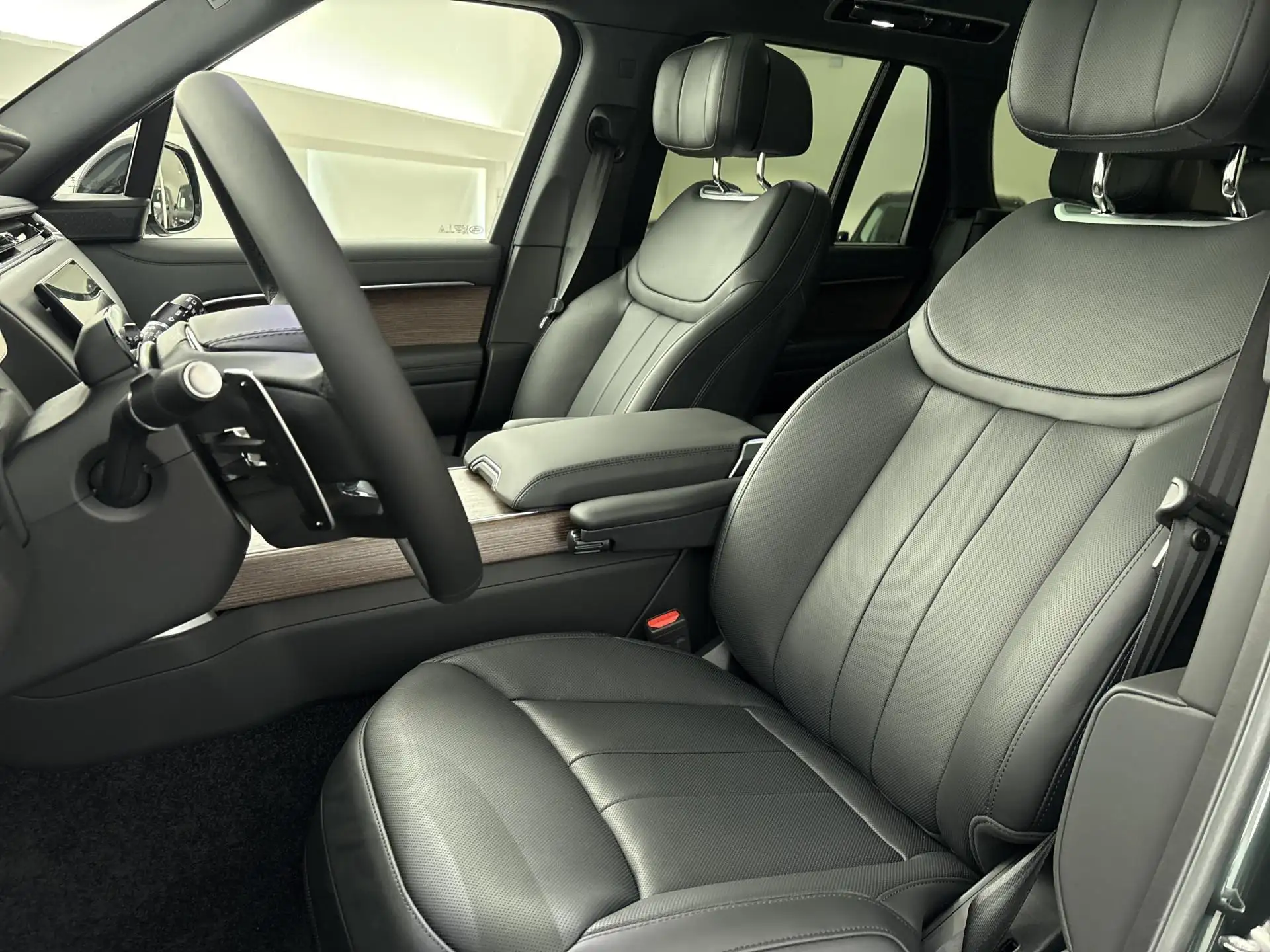 Land Rover Range Rover P460 2026 건메탈 사진 8