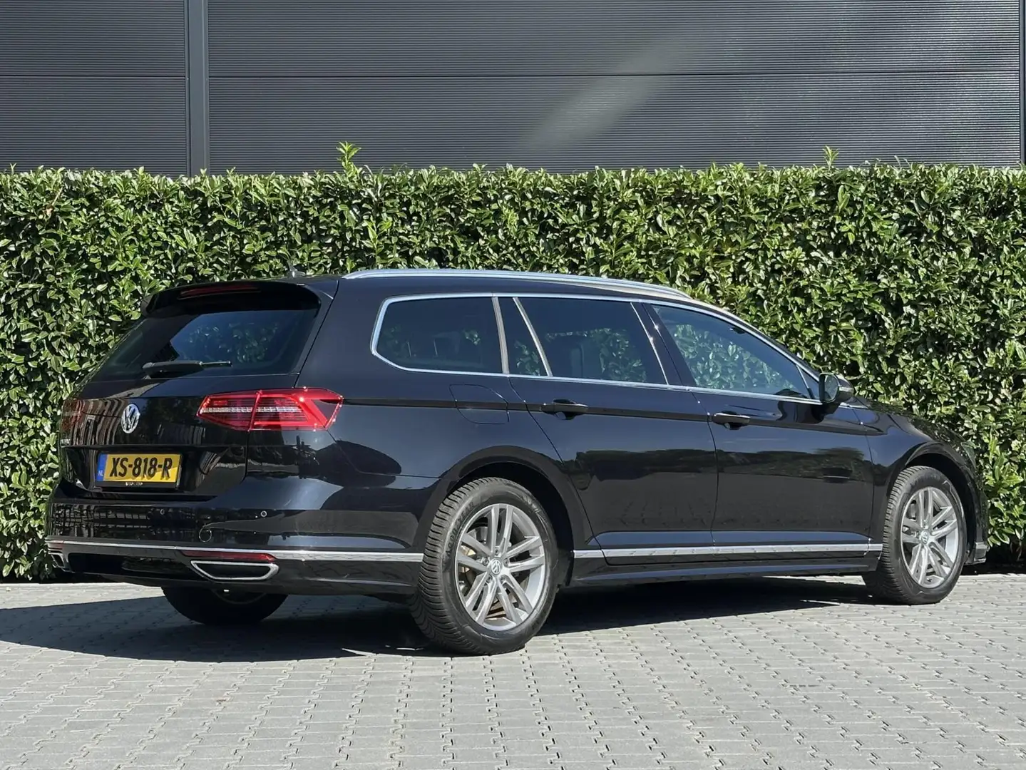 Volkswagen Passat Variant 1.4 TSI Highline Business R, NIEUW MODEL, LEDER, N Zwart - 2