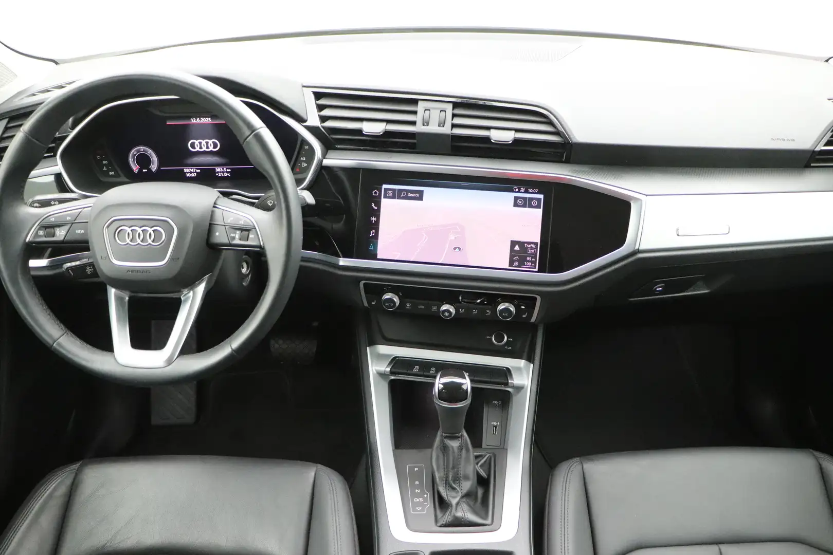 Audi Q3 35 TS-Tronic Platinum LEDER/CUIR LED GPS PDC BLIS Zilver - 2