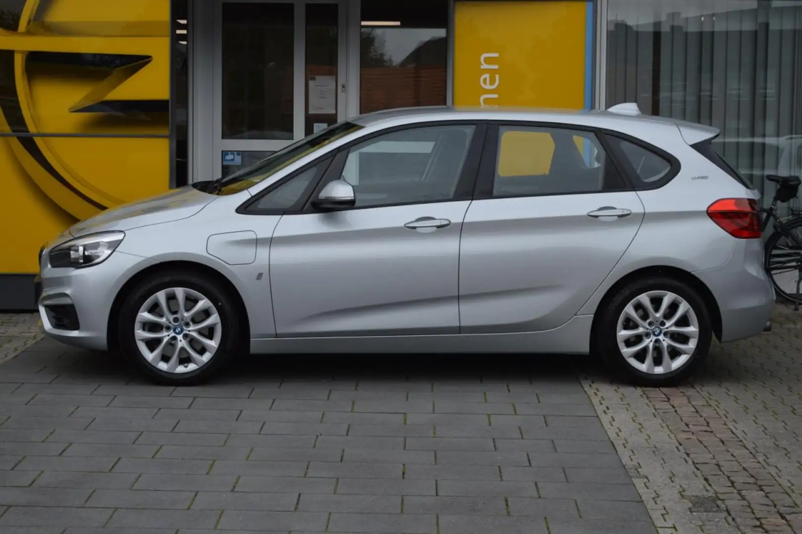 BMW 225 Baureihe 225xe Active Tourer iPerf. Advantage/Navi Argintiu - 2