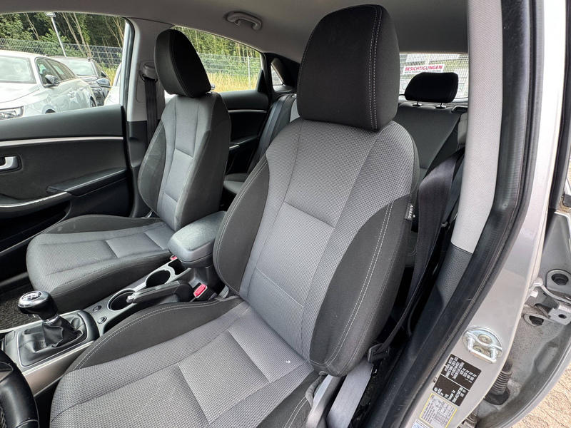 Hyundai i30 1,6i*Klima*Sitzheizung* — photo 9
