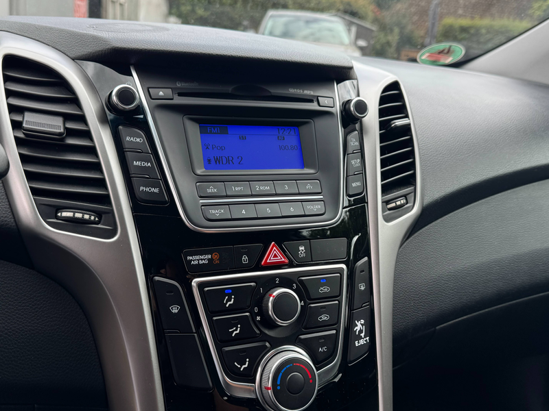 Hyundai i30 1,6i*Klima*Sitzheizung* — photo 7