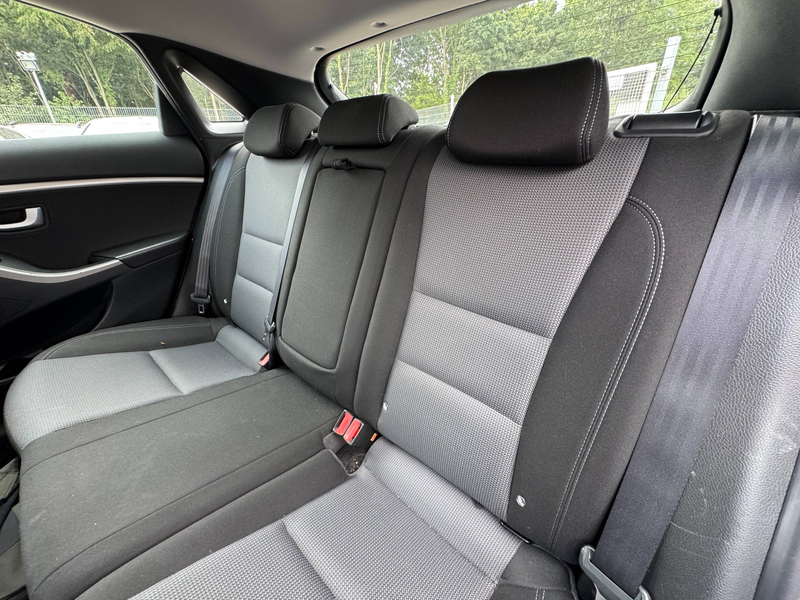 Hyundai i30 1,6i*Klima*Sitzheizung* — photo 10
