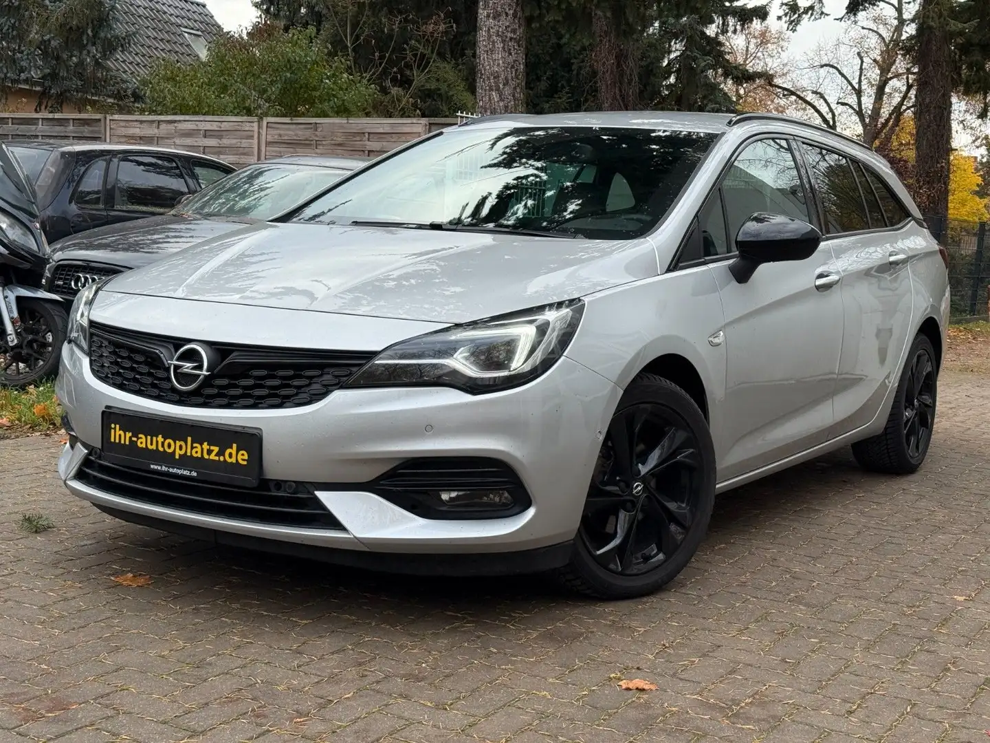 Opel Astra 1.4 Turbo Sports Tourer Ultimate LED, Navi Silber - 1