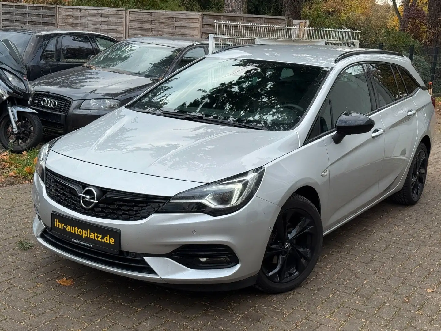 Opel Astra 1.4 Turbo Sports Tourer Ultimate LED, Navi Silber - 2