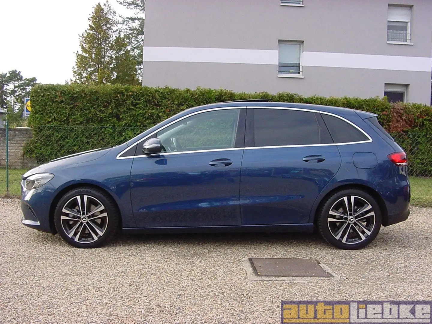 Mercedes-Benz B 220 d PROG. AUT,LED,MBUX,DISTR,KAM,PANO,eHK,SHZ,PARK-A Blau - 2