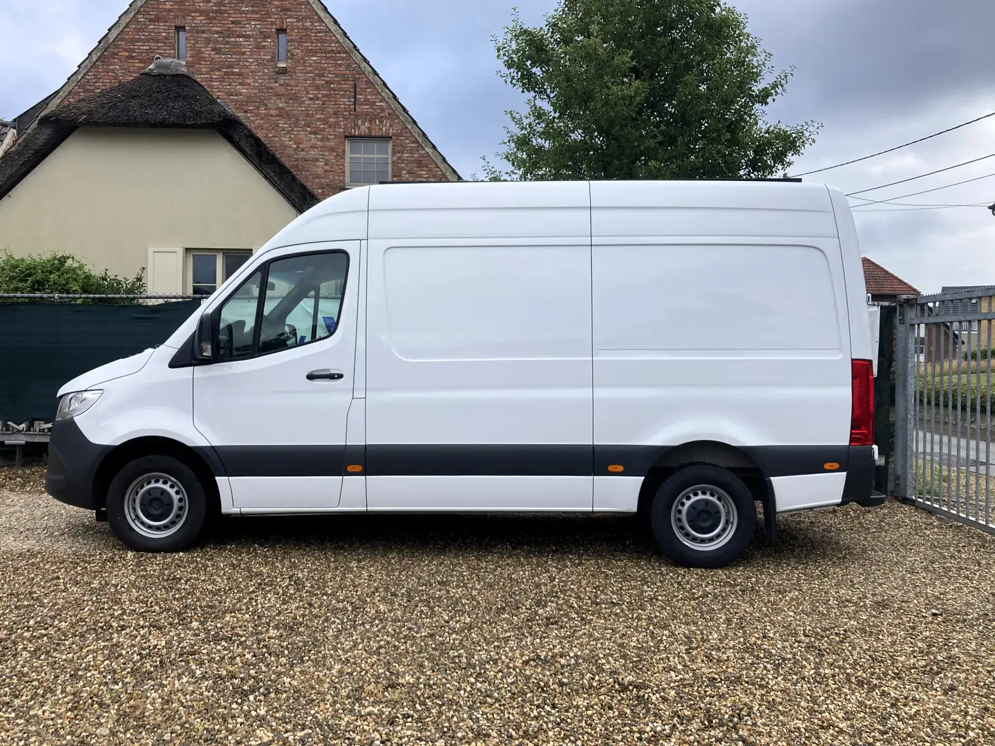 Mercedes-Benz Sprinter 22305€+BTW / RWD L2H2 CDI Weinig Km Nieuwstaat Wit - 2
