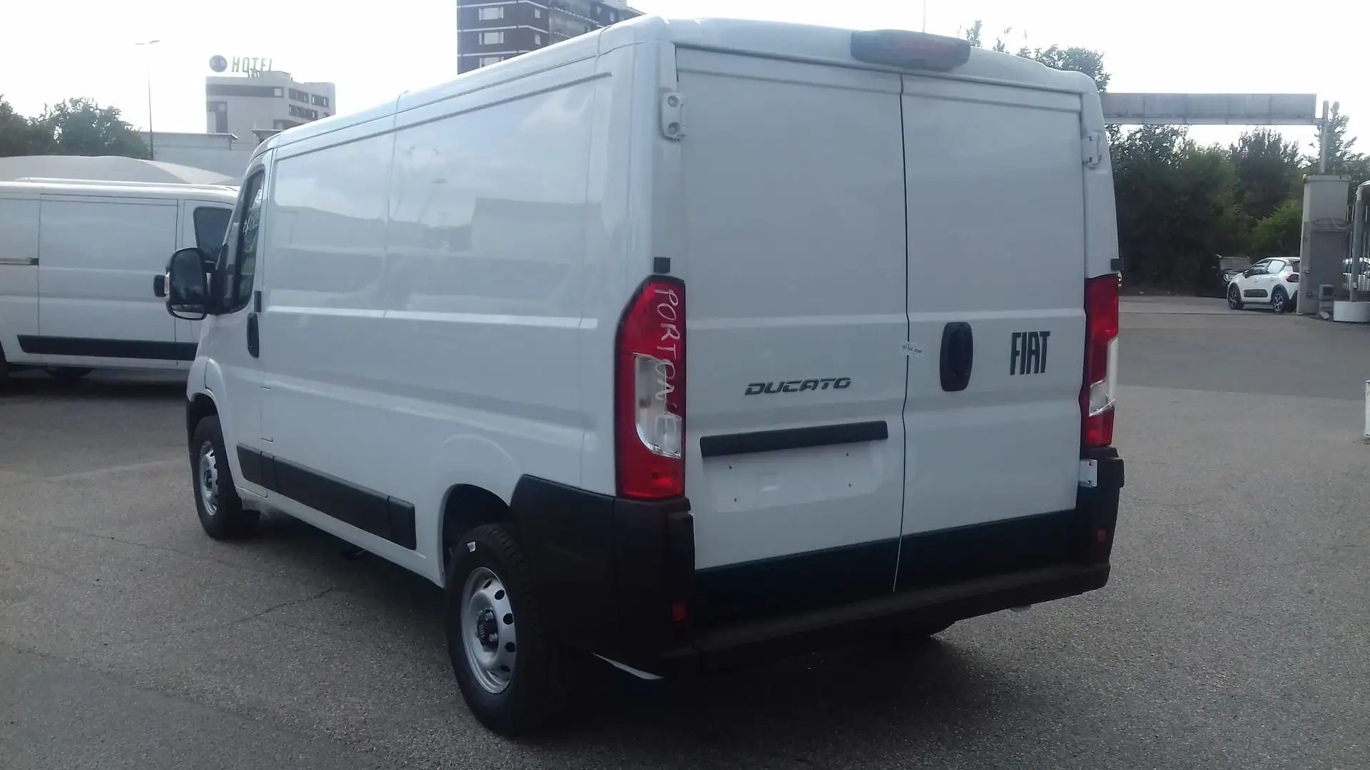 Fiat Ducato 33MH1 PASSO MEDIO TETTO STANDARD 2.2MJET 140CV Bianco - 2