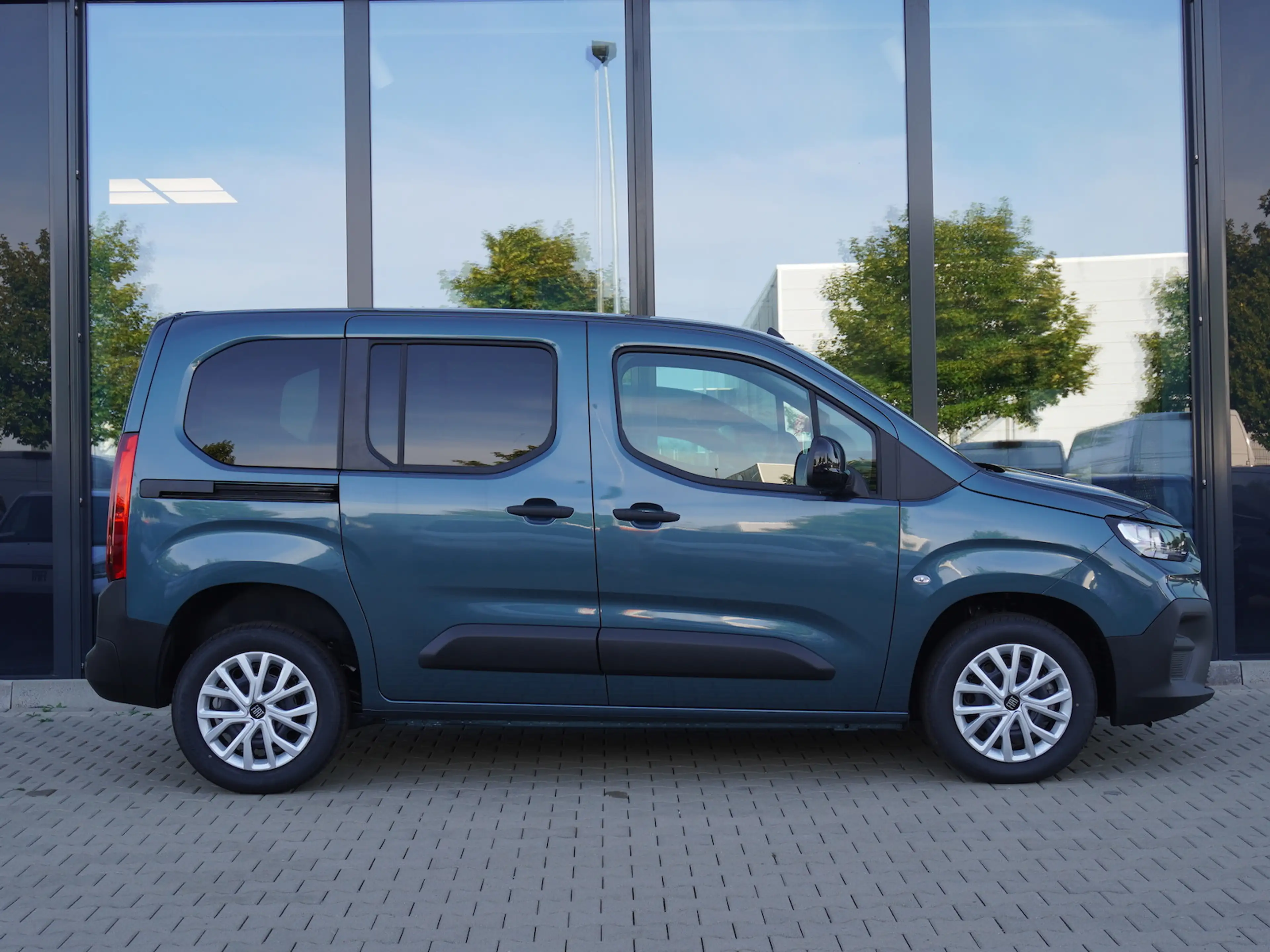Fiat Doblo Kombi 1.5 100 / 10-Zoll Infotainment — photo 3