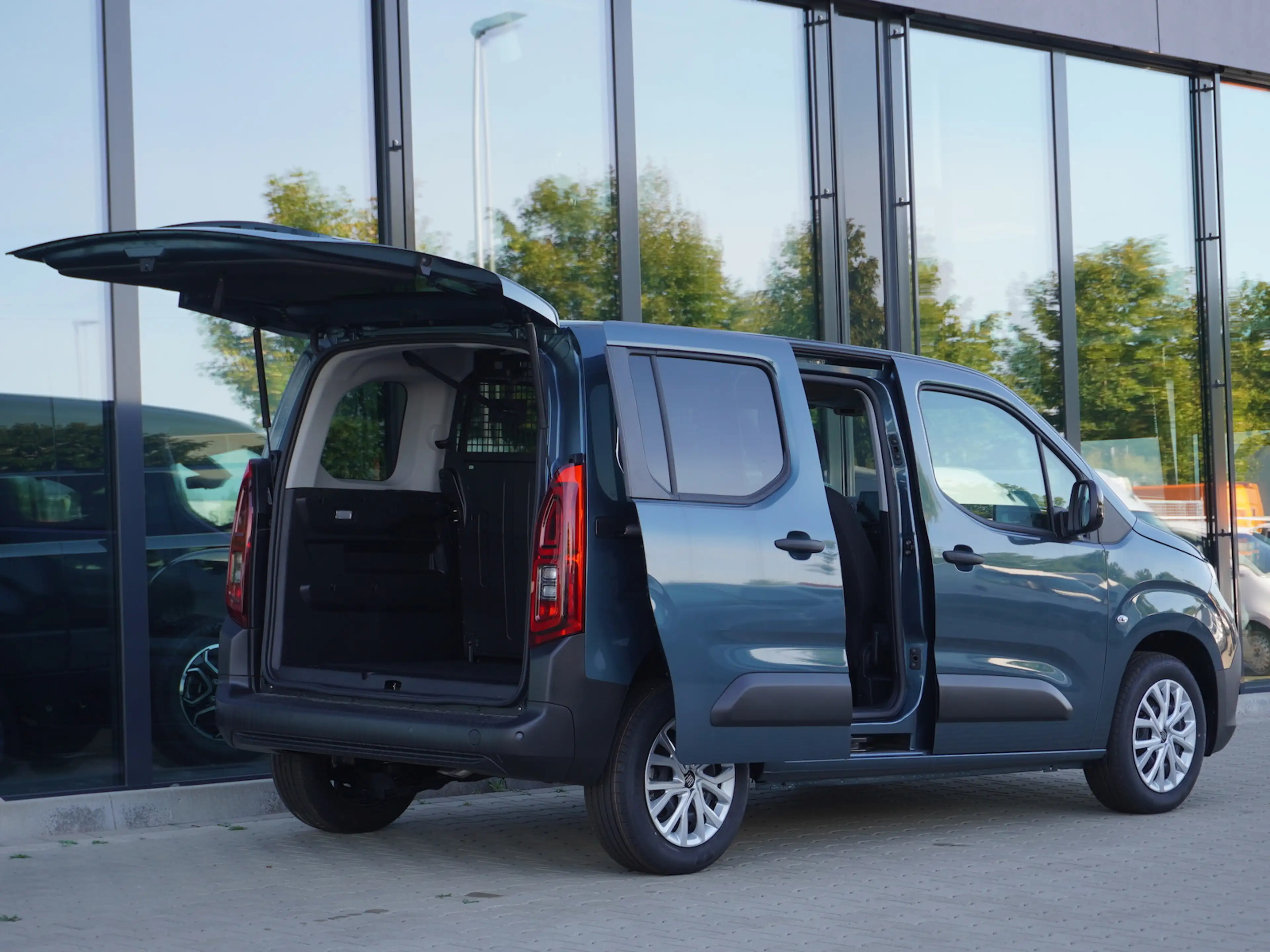 Fiat Doblo Kombi 1.5 100 / 10-Zoll Infotainment — photo 4