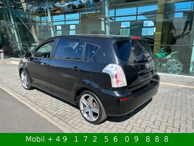 Toyota Verso view 3