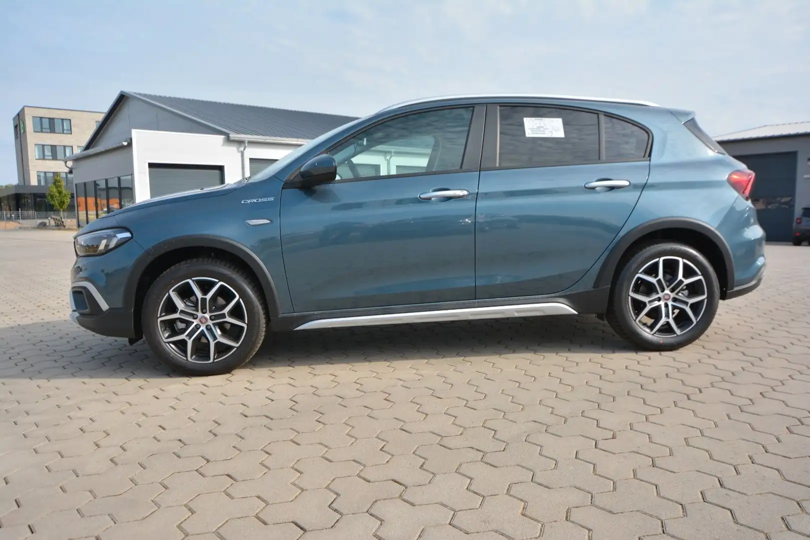 Fiat Tipo 5-Türer Cross 1.6 96kW Blau - 2
