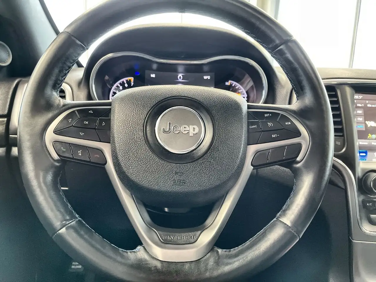 Jeep Grand Cherokee снимка Jeep Grand Cherokee