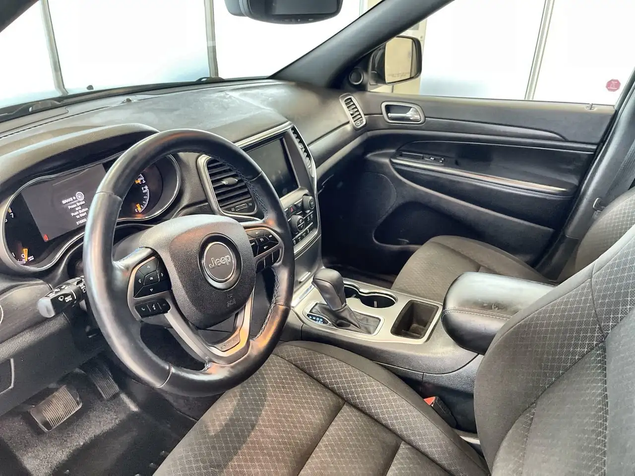 Jeep Grand Cherokee снимка Jeep Grand Cherokee