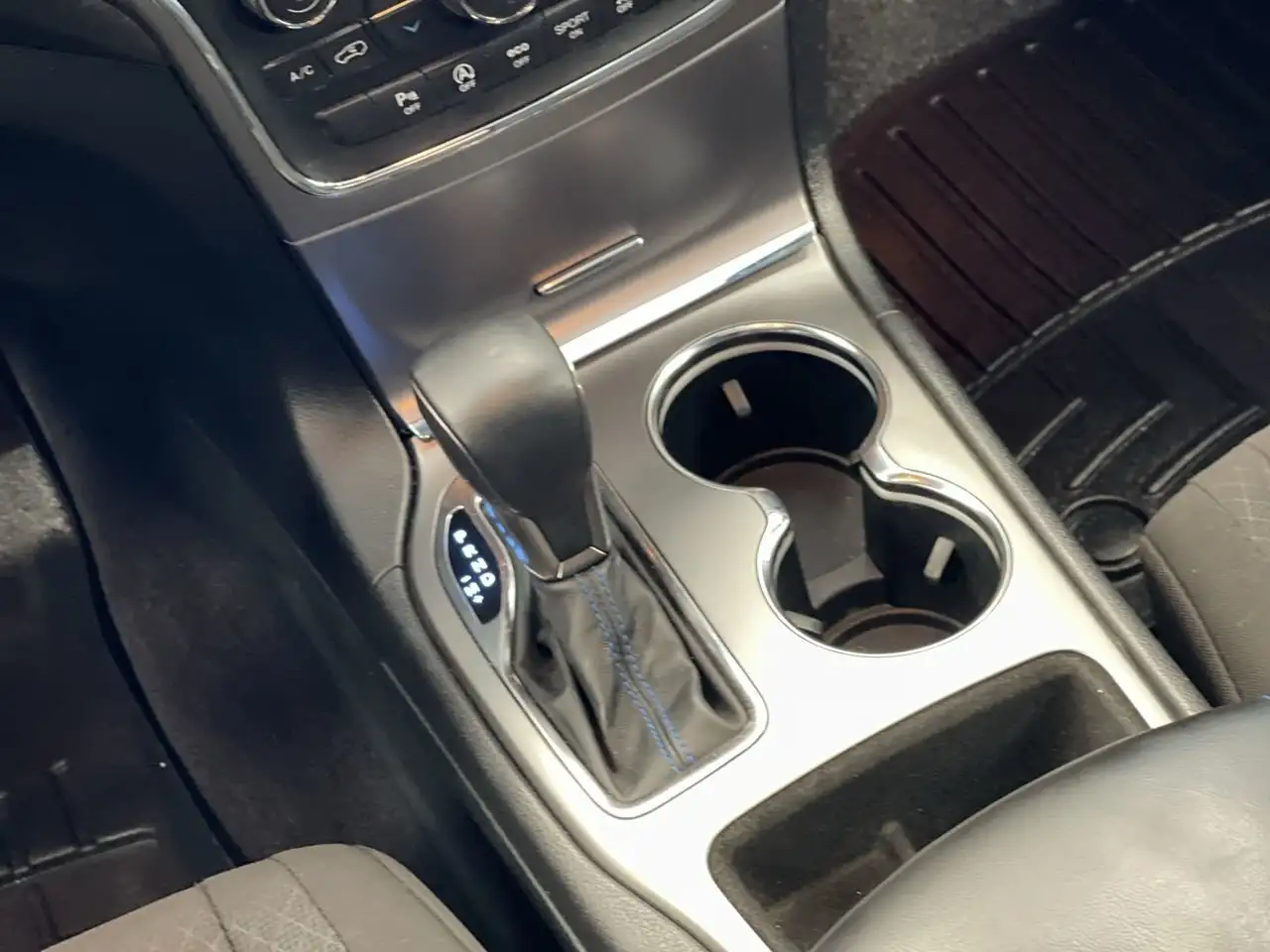 Jeep Grand Cherokee снимка Jeep Grand Cherokee