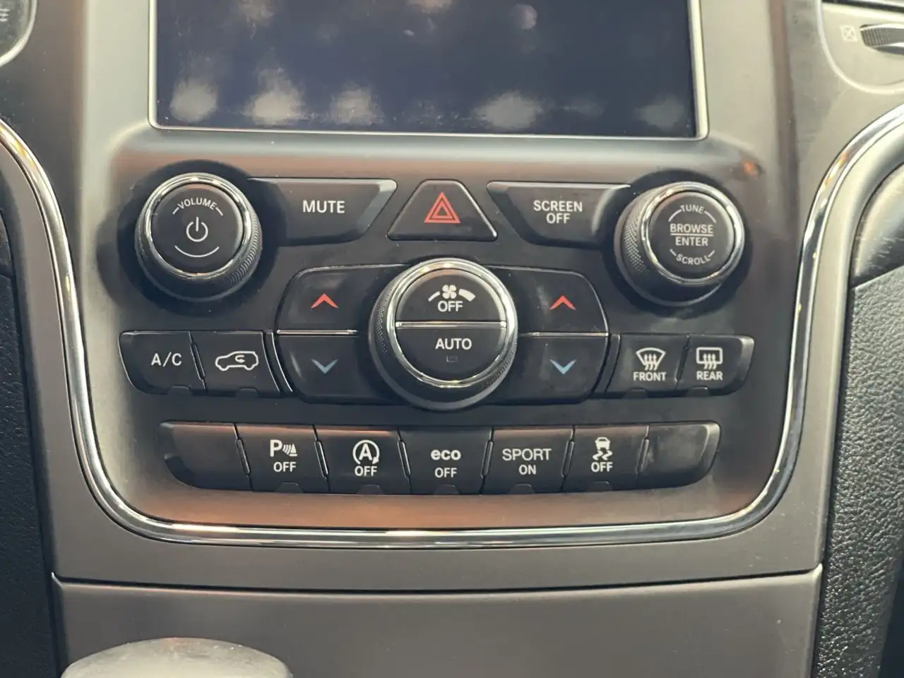 Jeep Grand Cherokee снимка Jeep Grand Cherokee